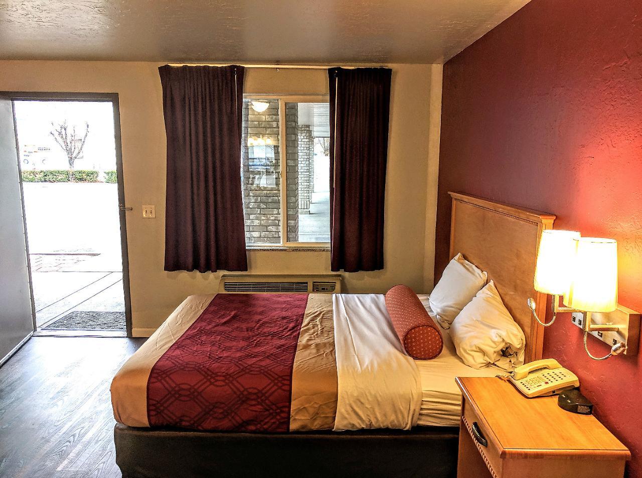 Americas Best Value Inn & Suites Прово Екстер'єр фото