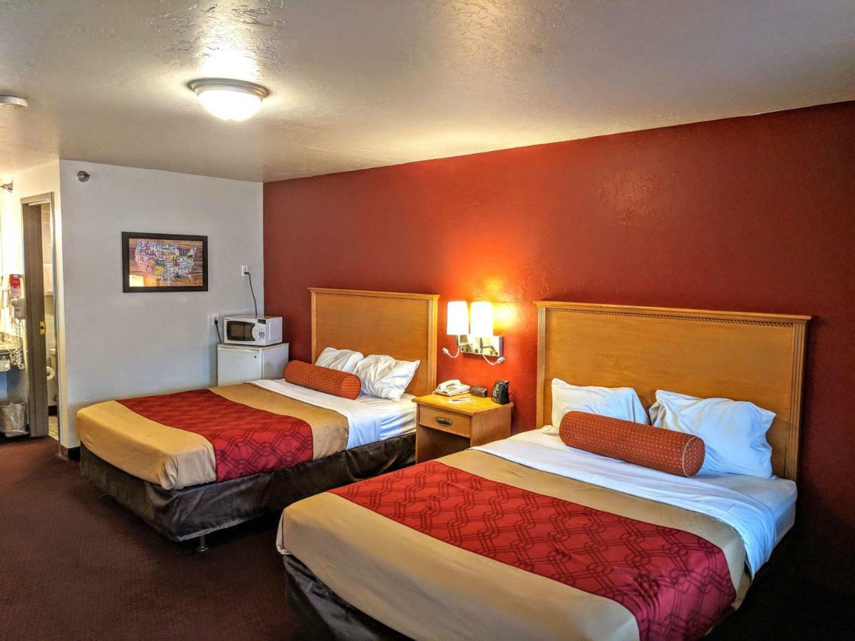 Americas Best Value Inn & Suites Прово Екстер'єр фото